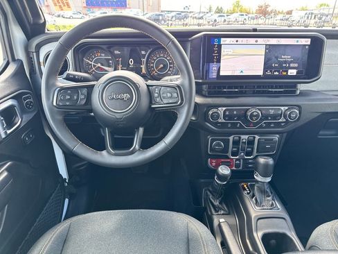 Used 2024 Jeep Gladiator Sport AWD/4WD image 19