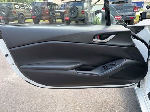 Used 2019 MAZDA MX-5 Miata Sport w/ I-ACTIVSENSE Sport Package RWD image 11