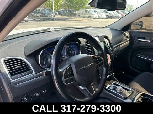 Used 2018 Chrysler 300 Touring w/ Chrome Appearance Package RWD image 16