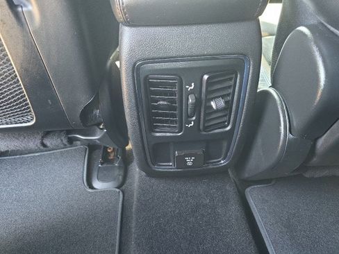 Used 2021 Jeep Grand Cherokee Laredo X image 18