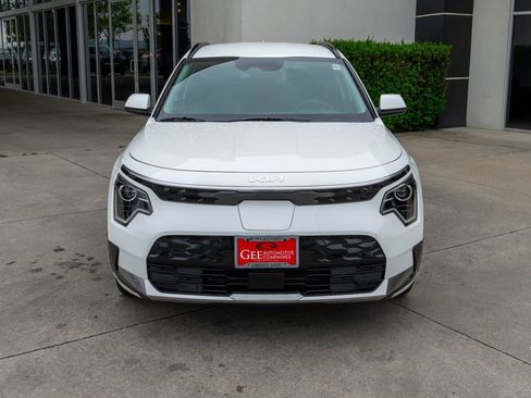 New 2026 Kia Niro Wind FWD image 2