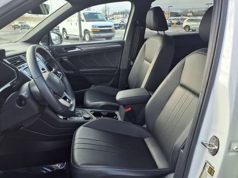 Used 2023 Volkswagen Tiguan SE R-Line image 56