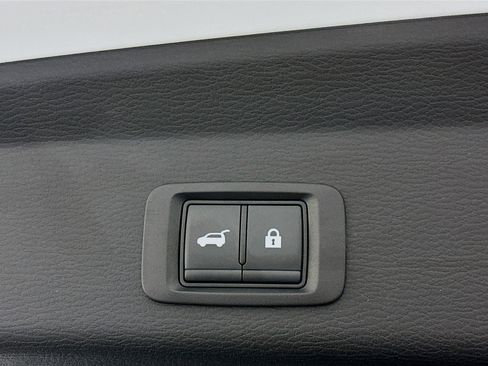 Used 2025 Mitsubishi Outlander SE image 32