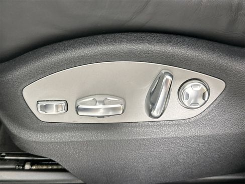 Certified 2023 Porsche Macan image 32