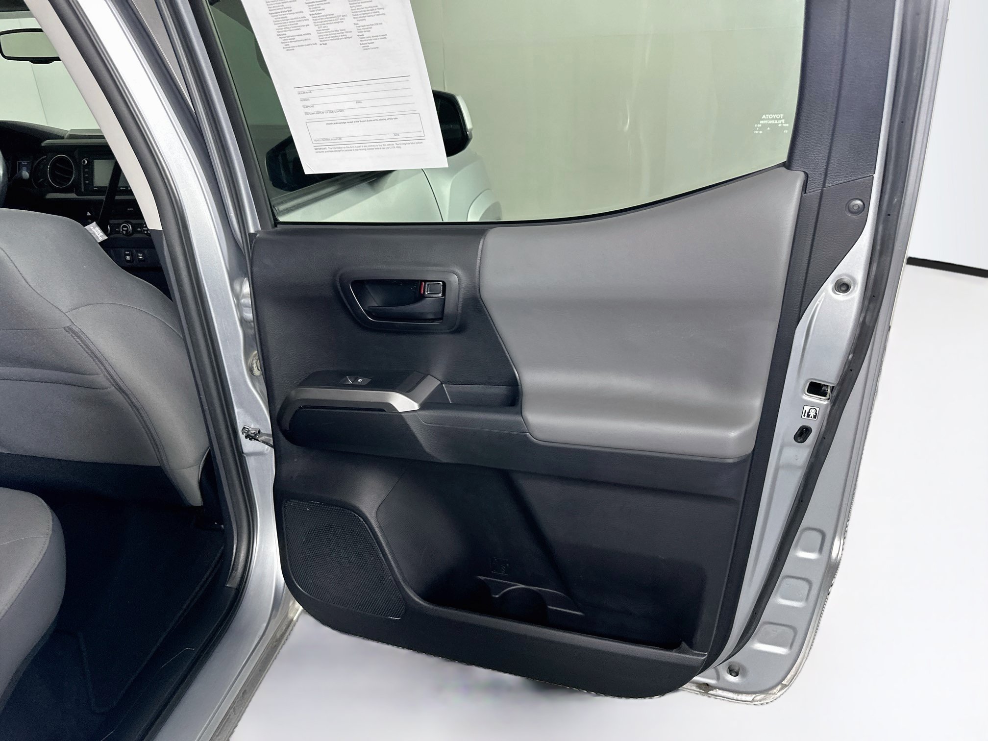 Used 2019 Toyota Tacoma SR5 RWD image 27