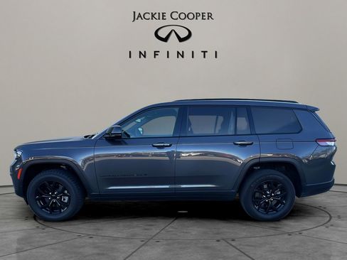 Used 2024 Jeep Grand Cherokee L Laredo image 2