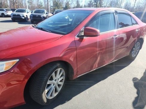 Used 2014 Toyota Camry XLE w/ Leather Package image 2