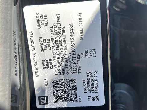 Used 2025 Chevrolet Colorado ZR2 w/ Midnight Edition AWD/4WD image 37