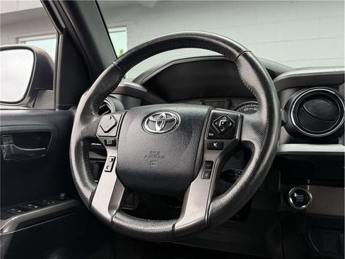Used 2019 Toyota Tacoma TRD Sport RWD image 14