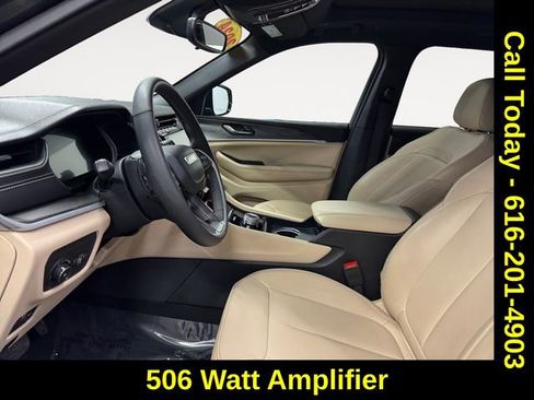 Used 2024 Jeep Grand Cherokee Limited w/ Black Appearance Package image 7