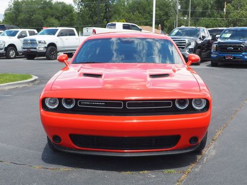 Used 2018 Dodge Challenger SXT RWD image 2
