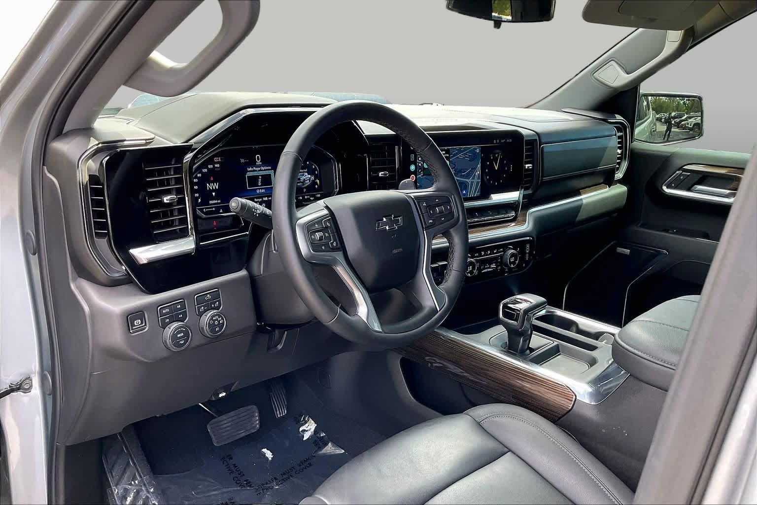 Used 2025 Chevrolet Silverado 1500 LT Trail Boss w/ Convenience Package II AWD/4WD image 26