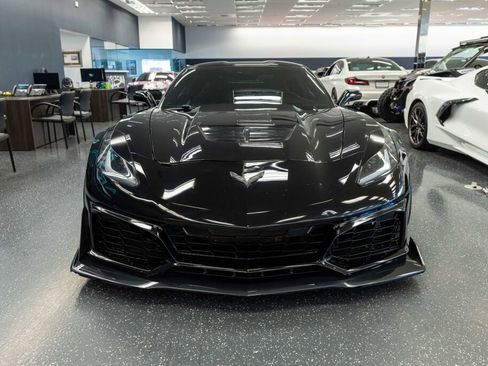 Used 2015 Chevrolet Corvette Z06 w/ 2LZ Preferred Equipment Group image 2