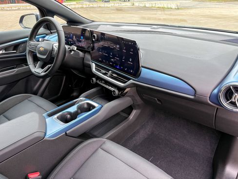 Used 2024 Chevrolet Equinox EV LT FWD image 27