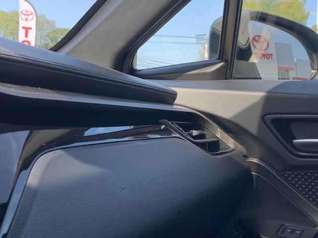 Used 2019 Toyota C-HR XLE FWD image 10