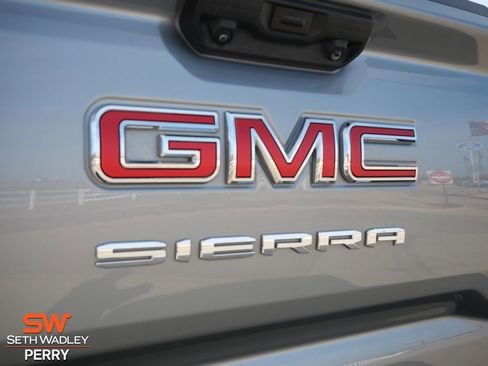 Used 2023 GMC Sierra 1500 SLT image 11