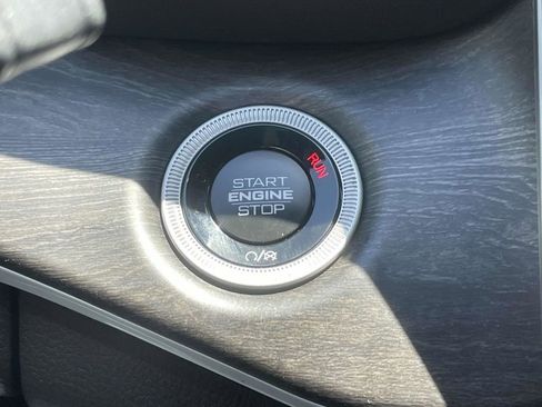 Used 2025 Jeep Grand Cherokee Limited w/ Luxury Tech Group II image 36