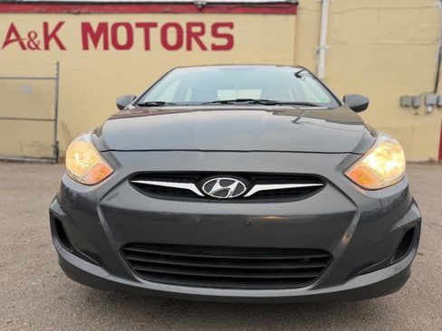 Used 2012 Hyundai Accent GLS image 2