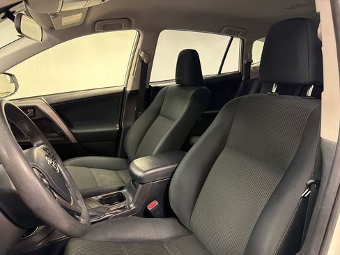 Used 2017 Toyota RAV4 LE FWD image 5