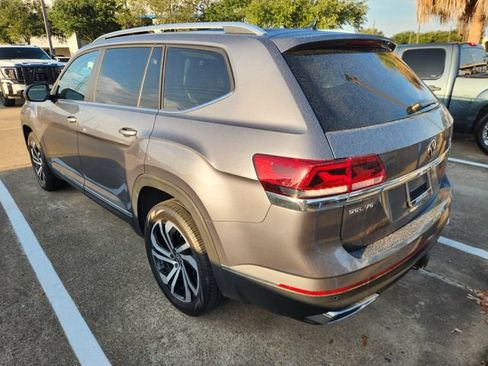 Used 2023 Volkswagen Atlas SEL AWD/4WD image 4