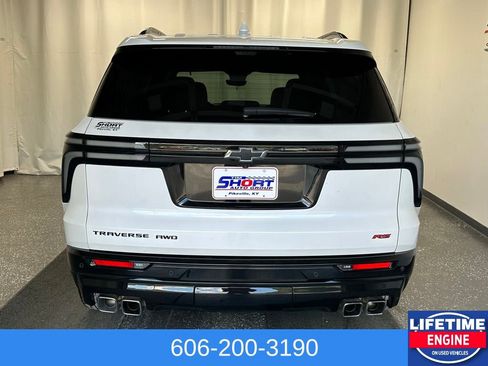 Used 2024 Chevrolet Traverse RS image 7
