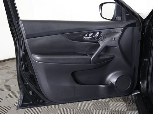 Used 2018 Nissan Rogue SV w/ Premium Package image 24