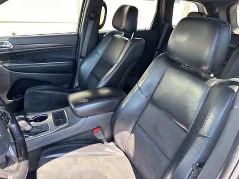 Used 2021 Jeep Grand Cherokee Laredo X image 3