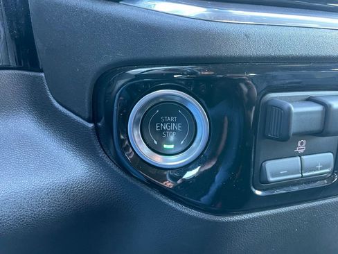 Used 2025 GMC Sierra 1500 SLT image 47