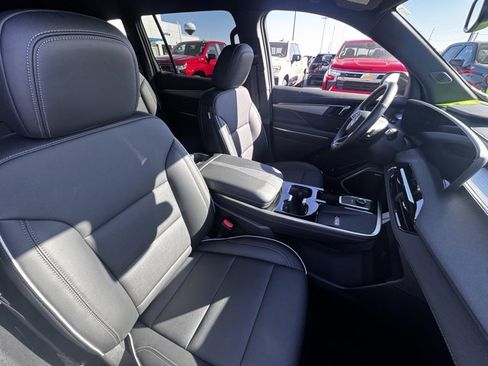 Used 2025 Buick Enclave Preferred image 13