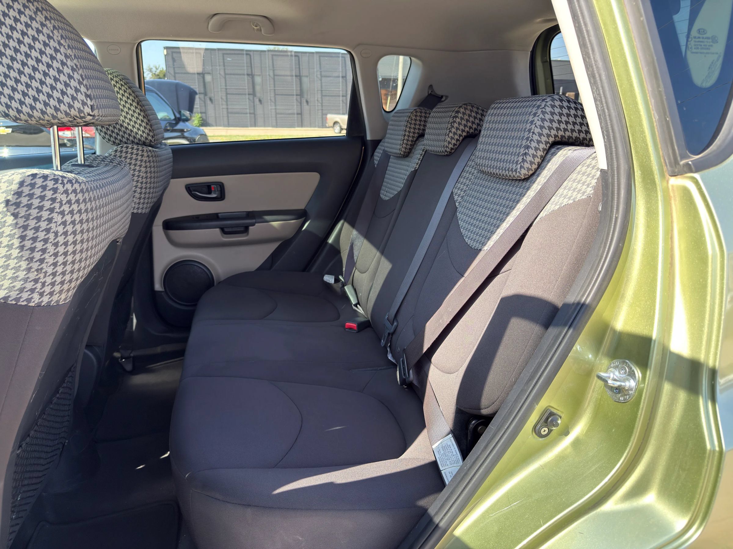 Used 2010 Kia Soul ! FWD image 19