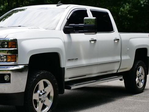 Used 2015 Chevrolet Silverado 2500 LTZ w/ Duramax Plus Package AWD/4WD image 43