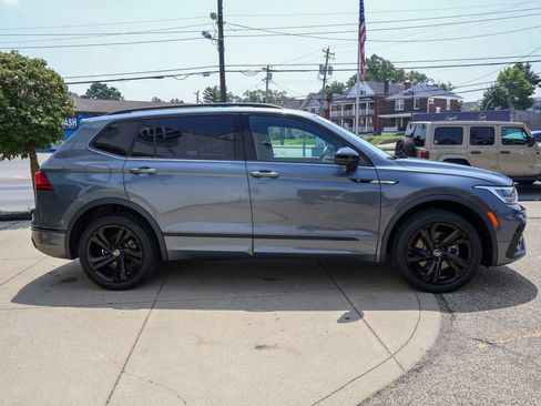 Used 2024 Volkswagen Tiguan SE R-Line AWD/4WD image 6