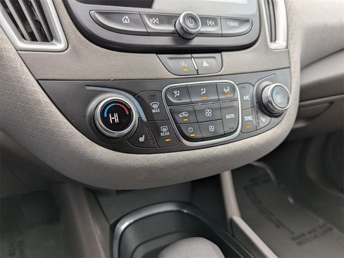 Used 2025 Chevrolet Malibu LT image 23