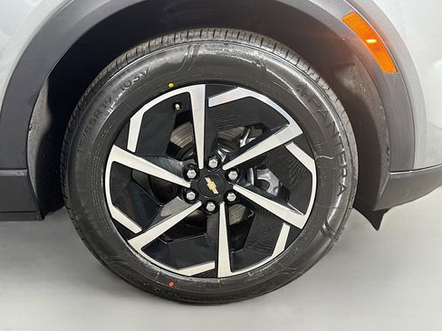 Used 2025 Chevrolet Equinox EV LT image 31