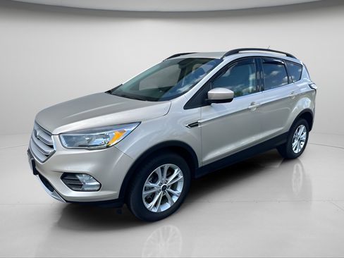 Used 2018 Ford Escape SE AWD/4WD image 2