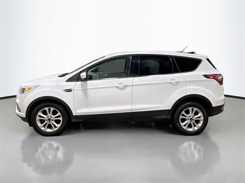 Used 2017 Ford Escape SE image 7