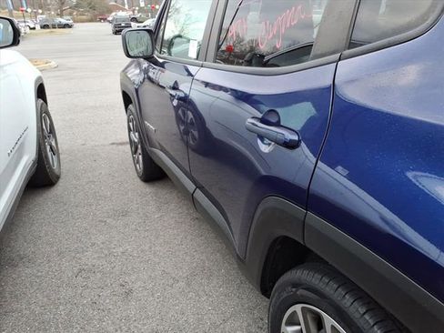 Used 2017 Jeep Renegade Latitude image 10