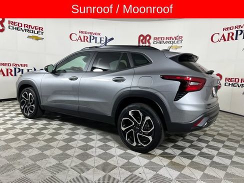 Used 2025 Chevrolet Trax RS w/ Sunroof Package FWD image 6