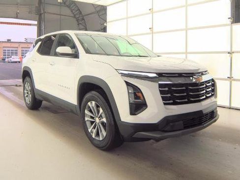 Used 2025 Chevrolet Equinox LT image 1