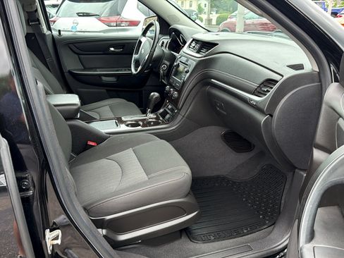Used 2016 Chevrolet Traverse LT w/ Style and Technology Package FWD image 11