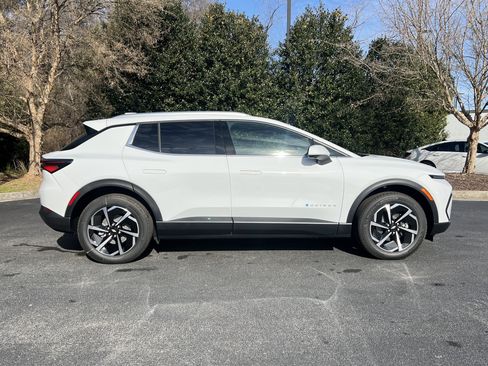 New 2026 Chevrolet Equinox EV LT AWD/4WD image 10