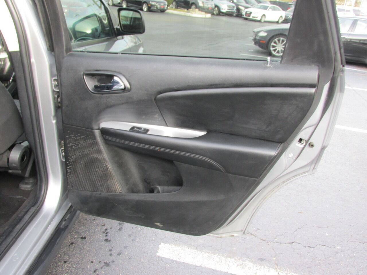 Used 2017 Dodge Journey SE w/ Flexible Seating Group FWD image 27