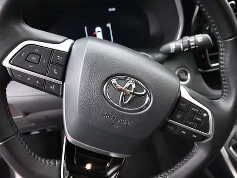 Used 2025 Toyota Highlander XSE AWD/4WD image 21