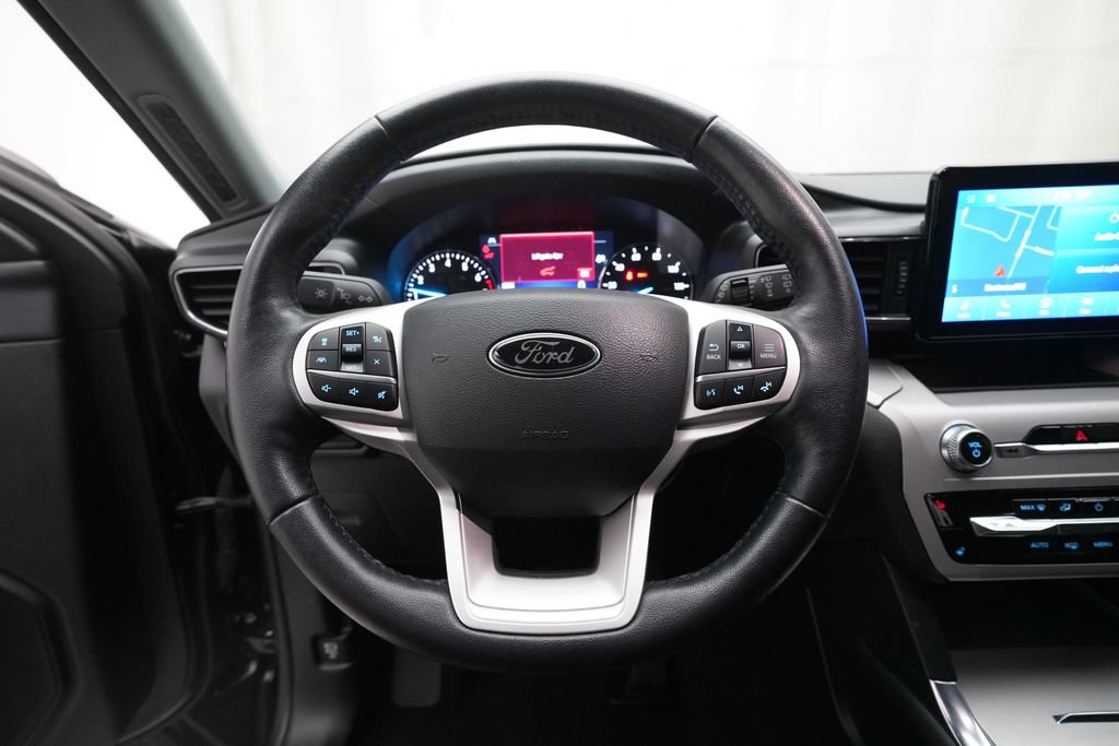 Used 2023 Ford Explorer XLT AWD/4WD image 4