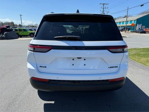 Used 2025 Jeep Grand Cherokee Limited w/ Black Appearance Package image 7