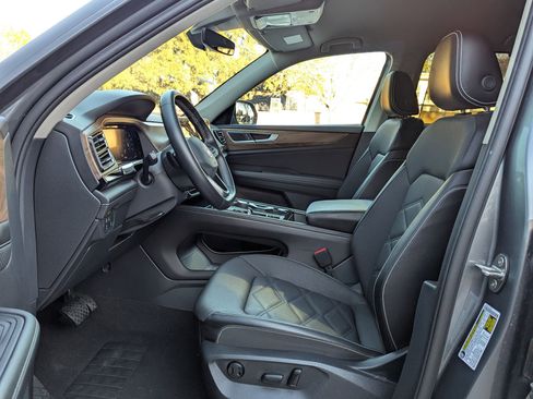 Used 2025 Volkswagen Atlas SE image 10