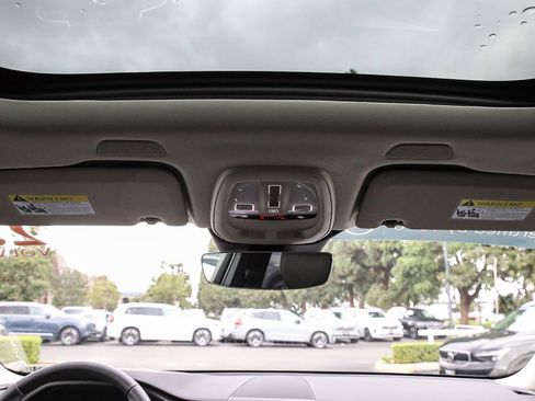 Used 2025 Volvo XC60 B5 Plus image 16