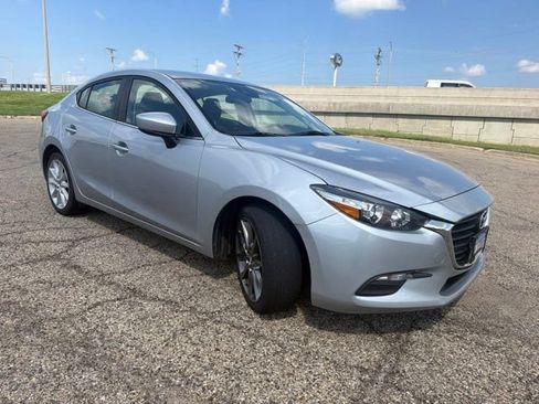 Used 2018 MAZDA MAZDA3 Touring FWD image 1