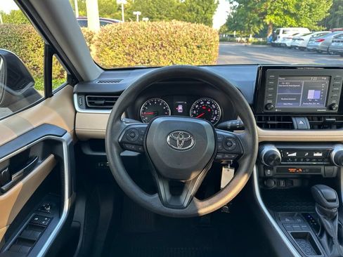 Used 2021 Toyota RAV4 LE FWD image 18