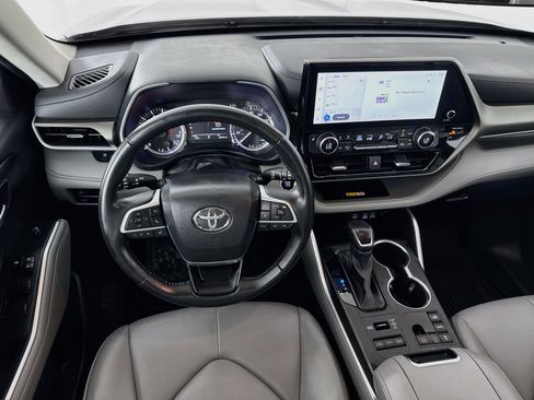Used 2023 Toyota Highlander XLE AWD/4WD image 24